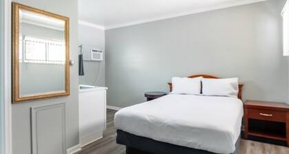 Cozy Stay in Brownstown w/ Wi-fi & Streaming TV