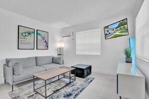 Apartment (1 Bedroom) | Floor plan - Modern Hallandale Apt w/ Backyard Near Beach (Hallandale Beach)