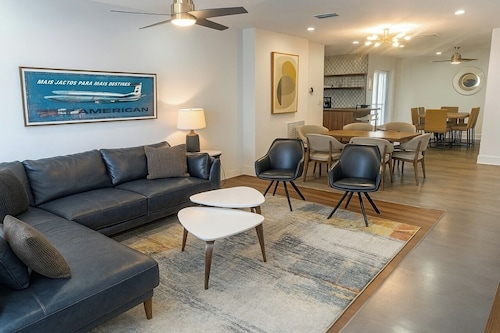 Oakland Park Oasis Heated Pool & Private Patio