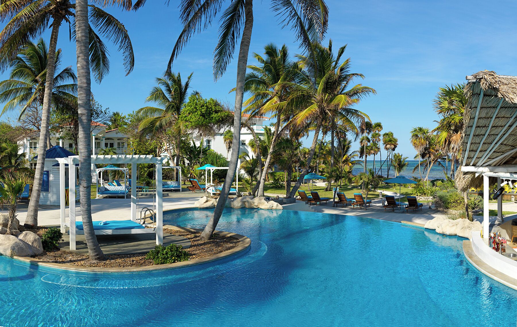 2 kolam renang terbuka 