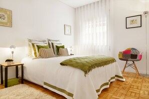 1 bedroom, iron/ironing board, internet, bed sheets