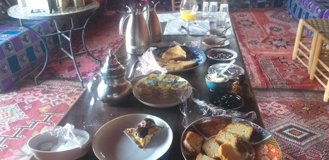 Desayuno bufé gratuito y diario