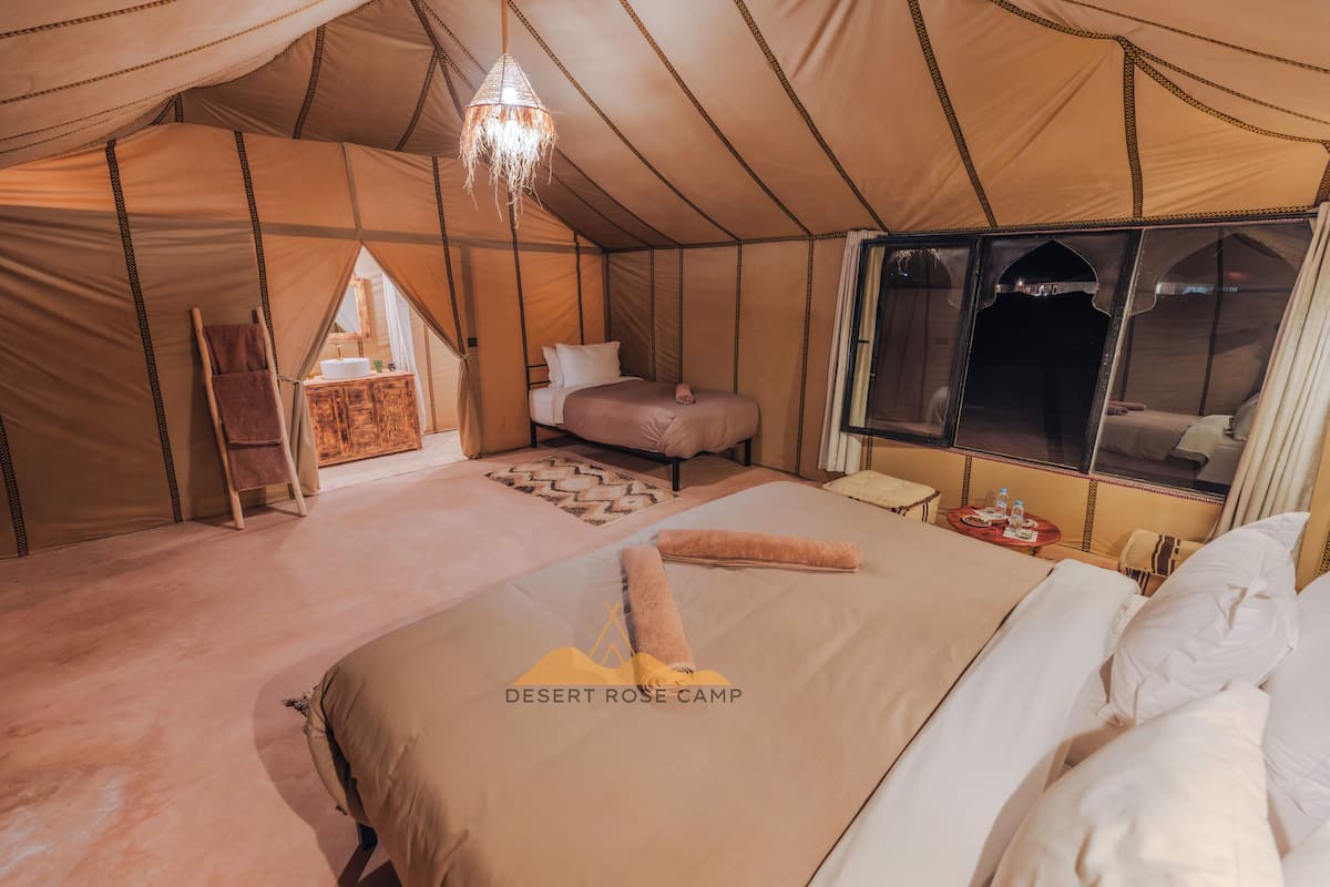 Familie tent, uitzicht op de woestijn | 4 slaapkamers, hypoallergeen beddengoed, donzen dekbedden