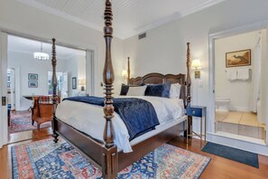 2 habitaciones, escritorio, tabla de planchar con plancha y wifi gratis 