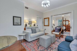 Interior - Classic Quarters at the 101 (Savannah)