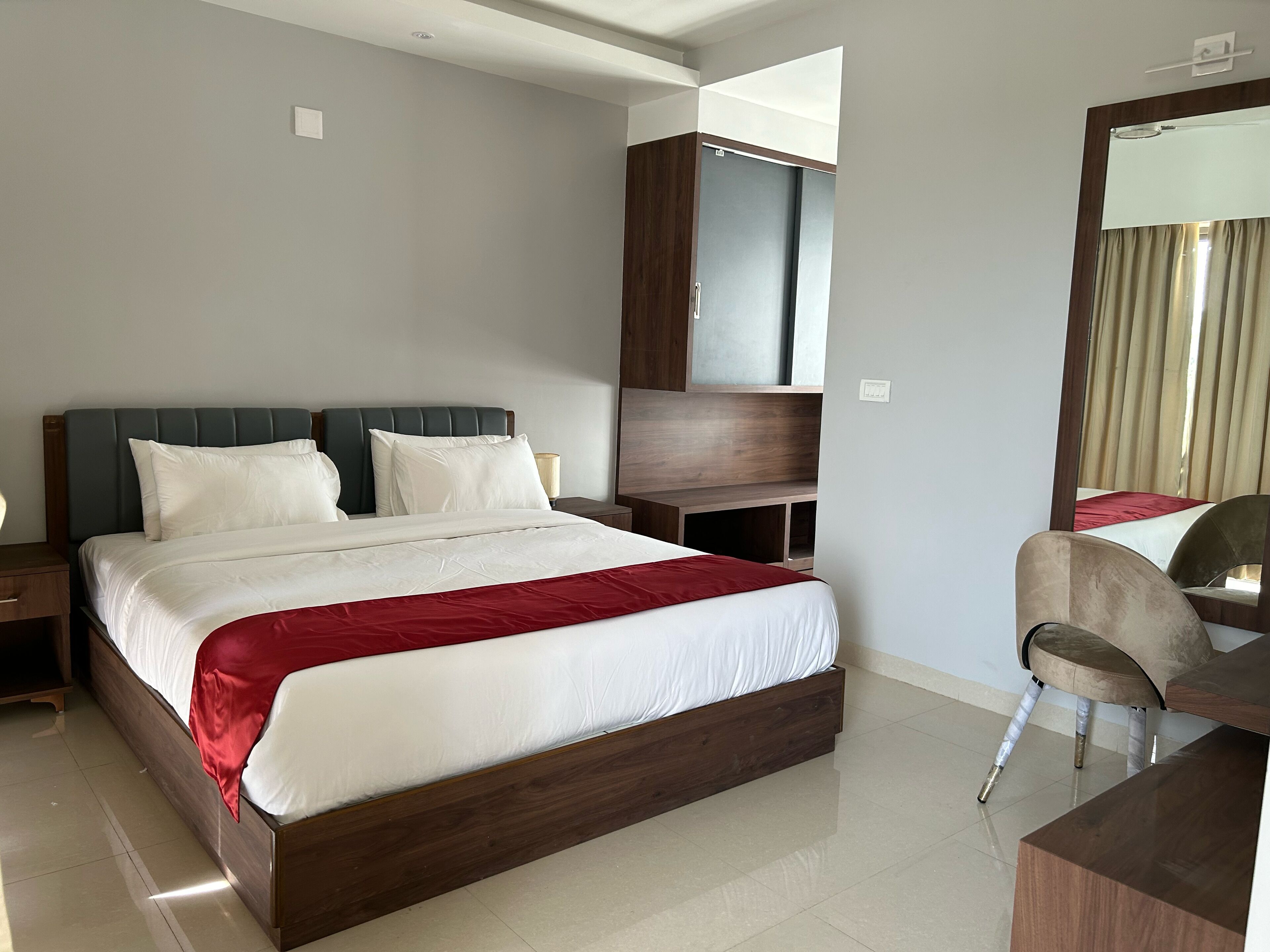 Deluxe-bungalow | Tallelokero huoneessa, äänieristys, ilmainen Wi-Fi