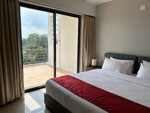 Bungalow – deluxe | Safe på rommet, lydisolert og wi-fi (inkludert)