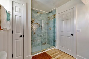 Shower, hair dryer, towels, soap - Large family house with private heated pool on Ocean Blvd! (North Myrtle Beach)