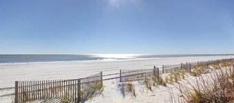SUN SAND BEACH FUN 3 STORY OCEAN TOWNHOME SLEEPS 20