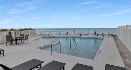 Oceanfront Islamorada Townhome- Private Dock, Pool & Pet-Friendly