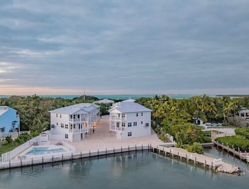 Islamorada Fishing Getaway: Dock, Pool & Sunrise