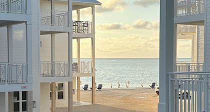 Oceanfront Islamorada Townhome- Private Dock, Pool & Pet-Friendly