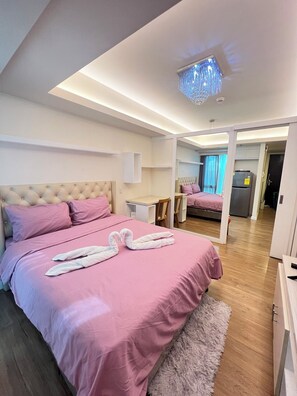 1 bedroom, desk, iron/ironing board, WiFi