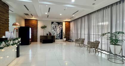 Modern deluxe studio unit Abreeza Place, with WiFi/Netflix in Davao City