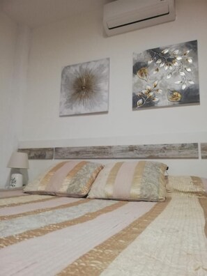 1 bedroom, WiFi, bed sheets