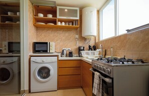 Micro-ondes, four, plaque de cuisson