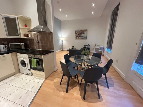 Dining - Central Apartment  Dublin 1 - 6 sleeping  (Dublin)