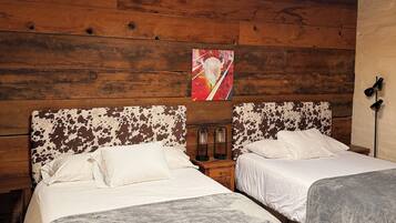 Comfort Villa, 2 Queen Beds, Non Smoking | Iron/ironing board, free WiFi
