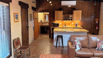 Comfort Villa, 2 Queen Beds, Non Smoking | Living area
