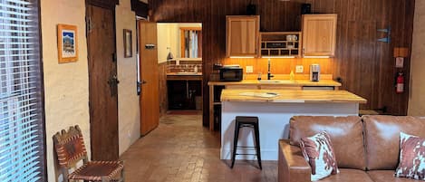 Comfort Villa, 2 Queen Beds, Non Smoking | Living area