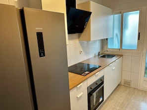 Coffee/tea maker, fridge, microwave, oven