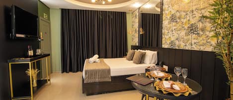 Deluxe Room | Minibar, blackout curtains, free WiFi, bed sheets