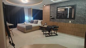ห้องพรีเมียม | บริเวณนั่งเล่น | ทีวี