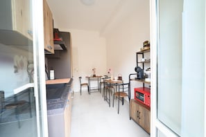 大型雪櫃/冰箱、微波爐、洗碗機、廚房用具/餐具/器皿