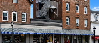 Fall River Stay Stylish 2BR • Free Parking