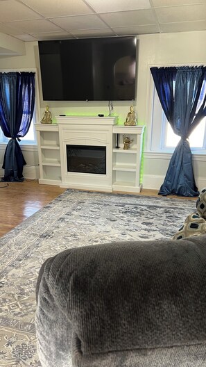 Interior - Fall River Stay Stylish 2BR • Free Parking (Fall River)