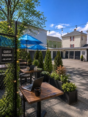 Outdoor dining - Fall River Stay Stylish 2BR • Free Parking (Fall River)
