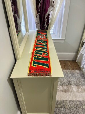 Interior - Fall River Stay Stylish 2BR • Free Parking (Fall River)