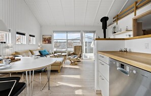 Interior - 3 bedroom nice home in Otterup (Otterup)