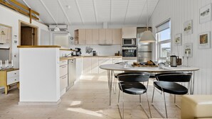 Kaffetrakter/tekoker, kjøleskap, mikrobølgeovn og ovn