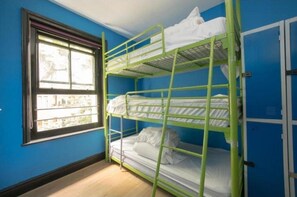 9 bedrooms, WiFi, bed sheets