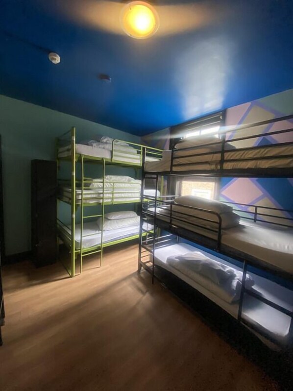 9 bedrooms, WiFi, bed sheets