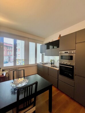 Oven, stovetop, dishwasher