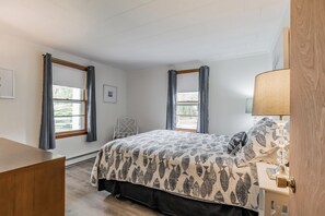 3 bedrooms, iron/ironing board, free WiFi
