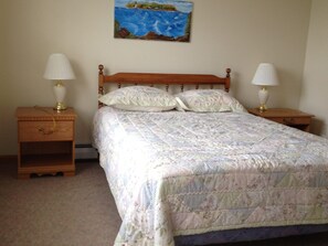 2 bedrooms, iron/ironing board, free WiFi