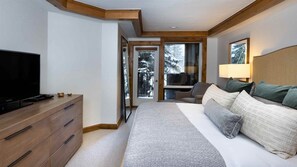 Exterior - Vail Village Gravity Haus 2 Bedroom Condo (Vail)