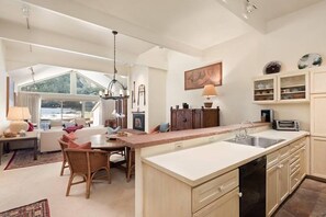 Exterior - Aspen_clarendon_2 (Aspen)