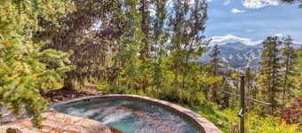 Breckenridge 5 Bedroom Luxury Home w/ Hot Tub & Views!