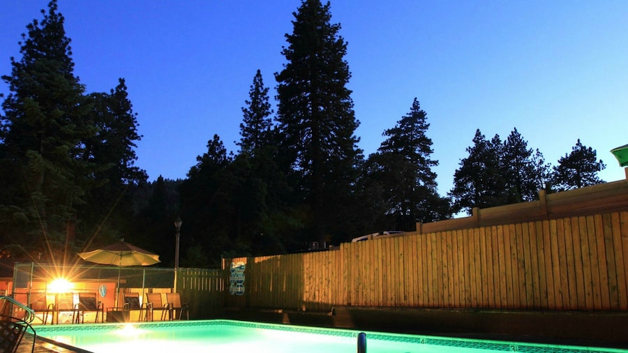 Sleepy Hollow Cabins and Hotel