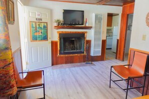 Cabin: Mint Fawn | Living area | Flat-screen TV - Sleepy Hollow Cabins and Hotel (Crestline)