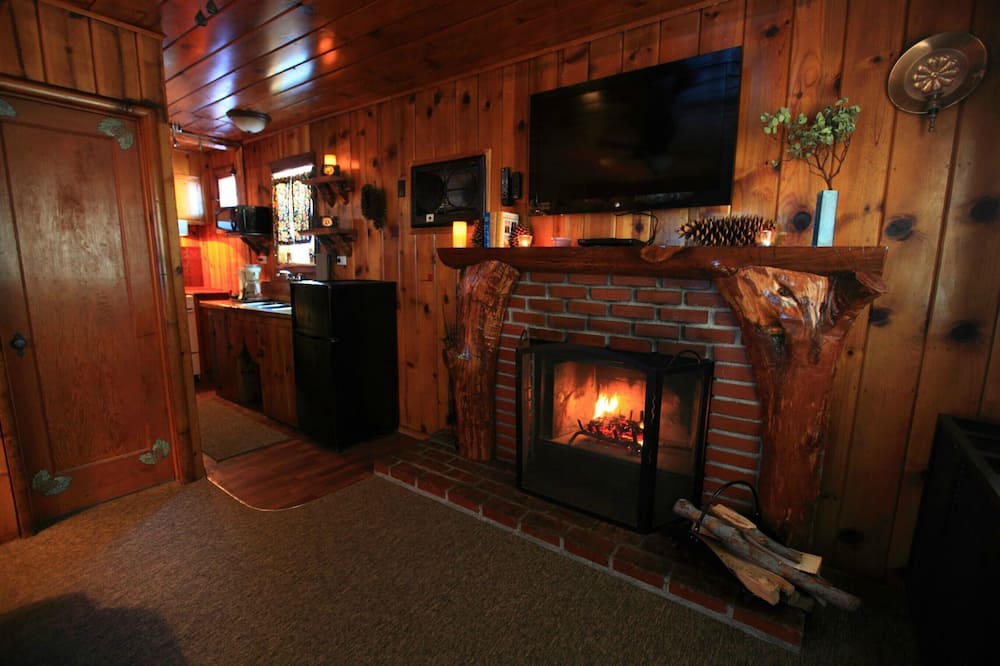 Sleepy Hollow Cabins and Hotel
