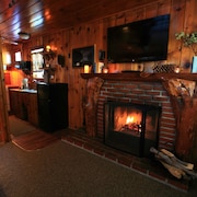 Sleepy Hollow Cabins and Hotel