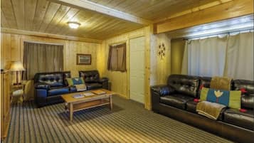 經濟小屋 | 客廳 | 平面電視