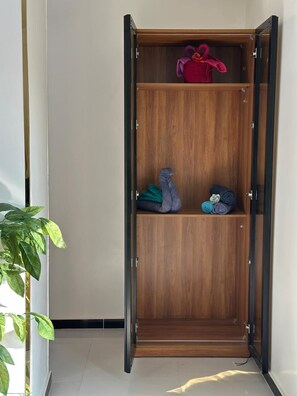 Egyptian cotton sheets, premium bedding, down duvets, in-room safe - Anubis pyramds (Giza)