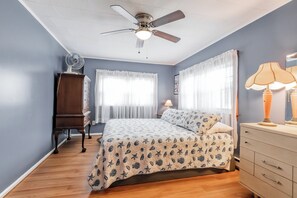 2 bedrooms, iron/ironing board, free WiFi, bed sheets