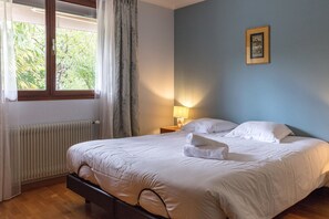 4 soverom, strykejern/-brett, wi-fi (inkludert) og sengetøy